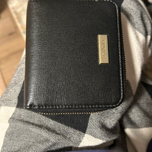 Furla Classic Compact Zip Around Leather Wallet Black New (w/ out tags) - Picture 3 of 3
